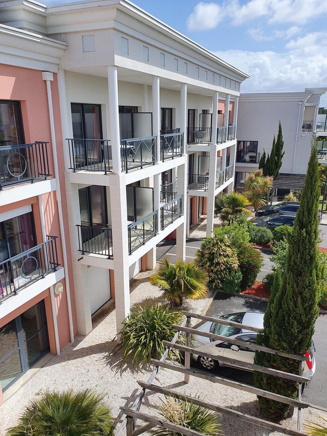 Adonis Aparthotel 3*